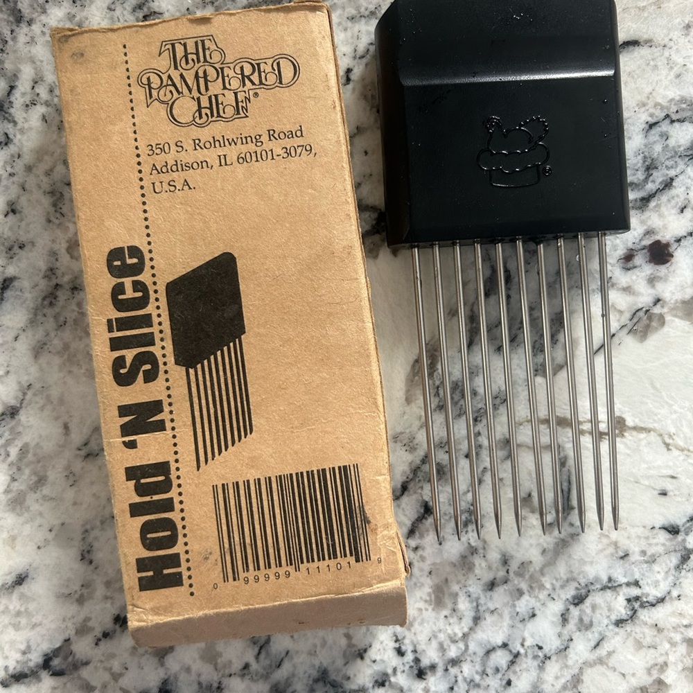 The Pampered Chef Black and Silver Slicing Tool